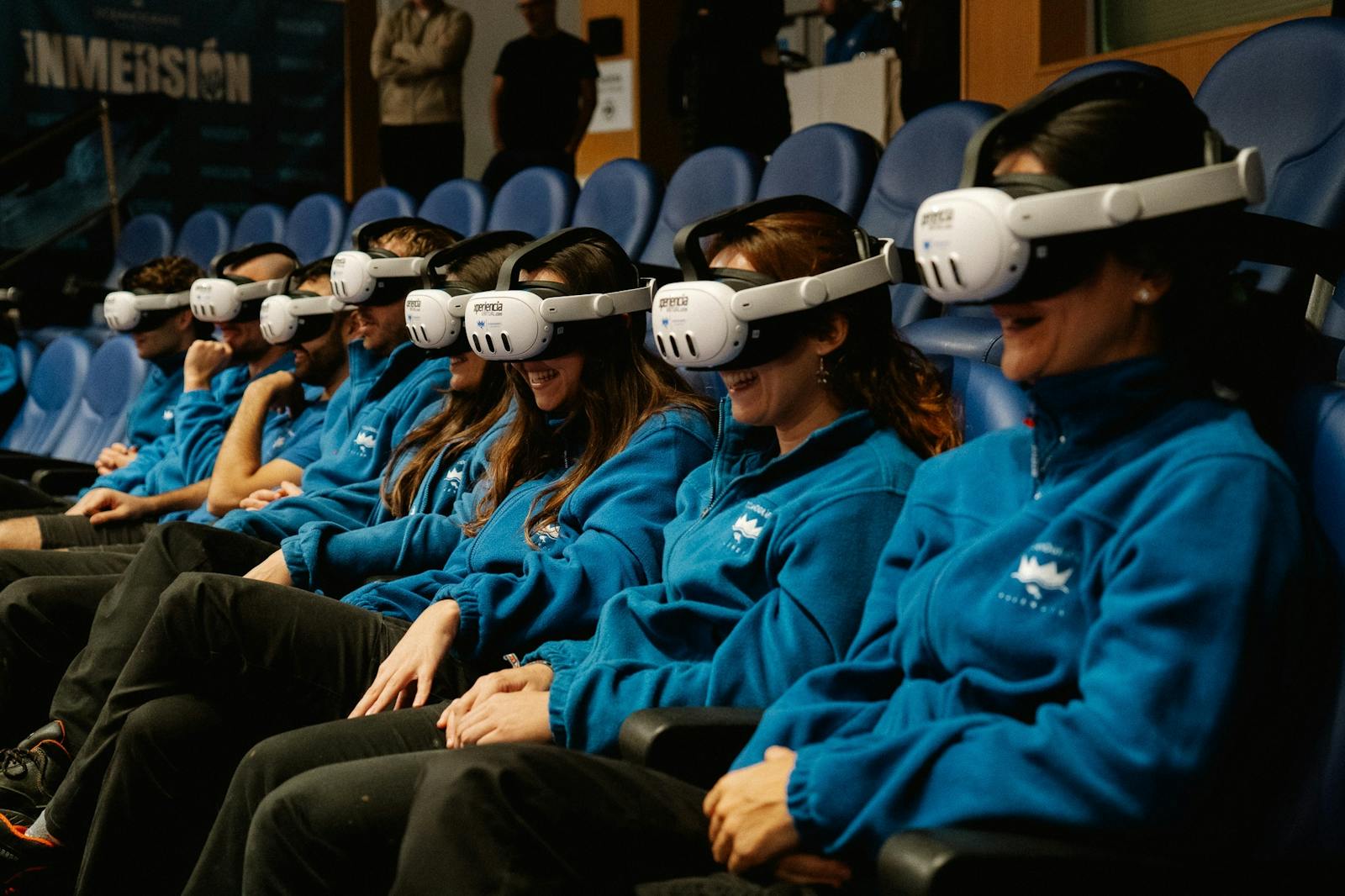 Virtuaalitodellisuuskävijät Oceanogràfic Valenciassa